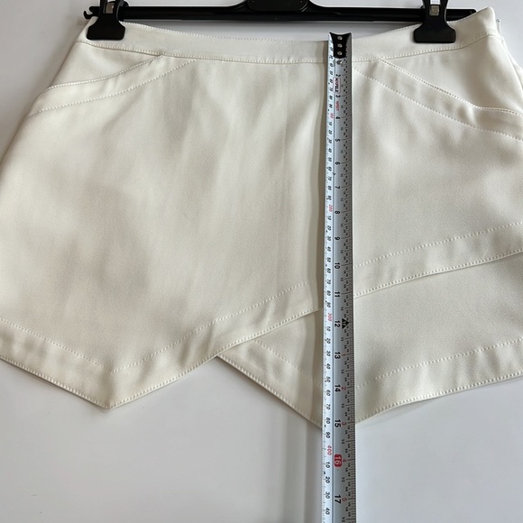 BCBG Max Azria off white Beckett asymmetric mini skirt size M - Picture 9 of 10